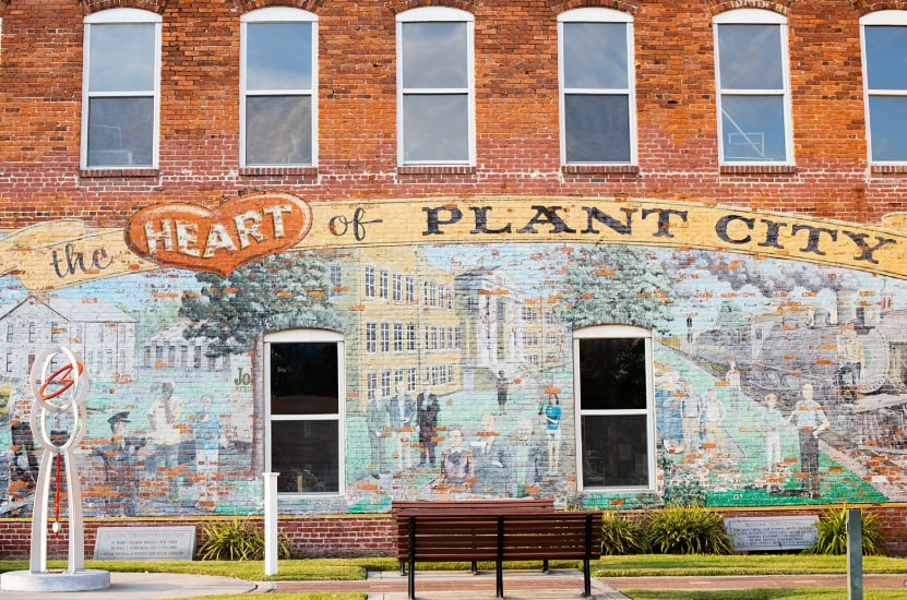 The Heart of Plant City mural celebrating local heritage